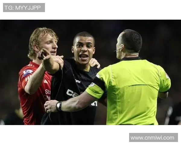 足球明星翻车现场曝光 引发球迷热议与舆论风暴